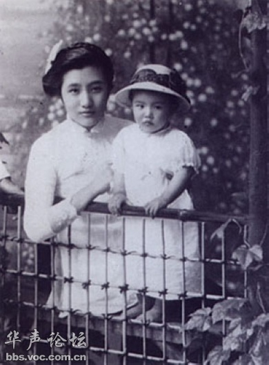 　　1914—1918年在日本留学期间与大女儿国琼。.jpg